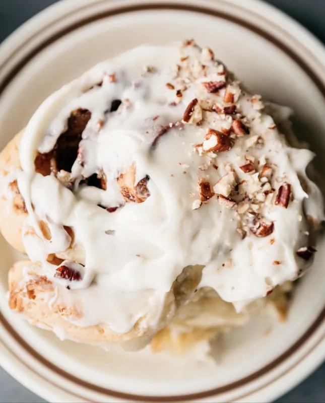 Maple Pecan Cinnamon Rolls- 9 per container