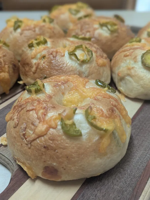 Jalapeno Cheddar Bagels (half dozen)