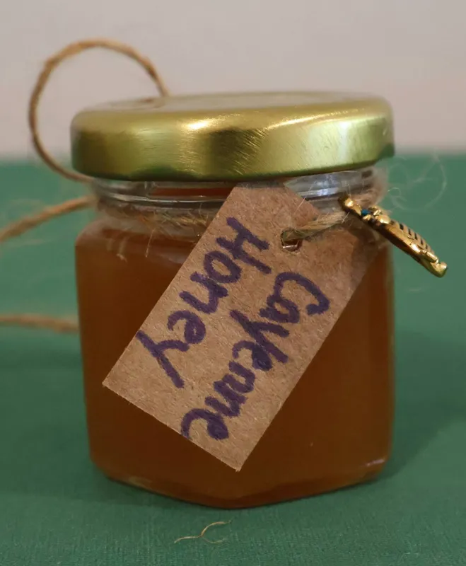 Cayenne Infused Honey (medium)